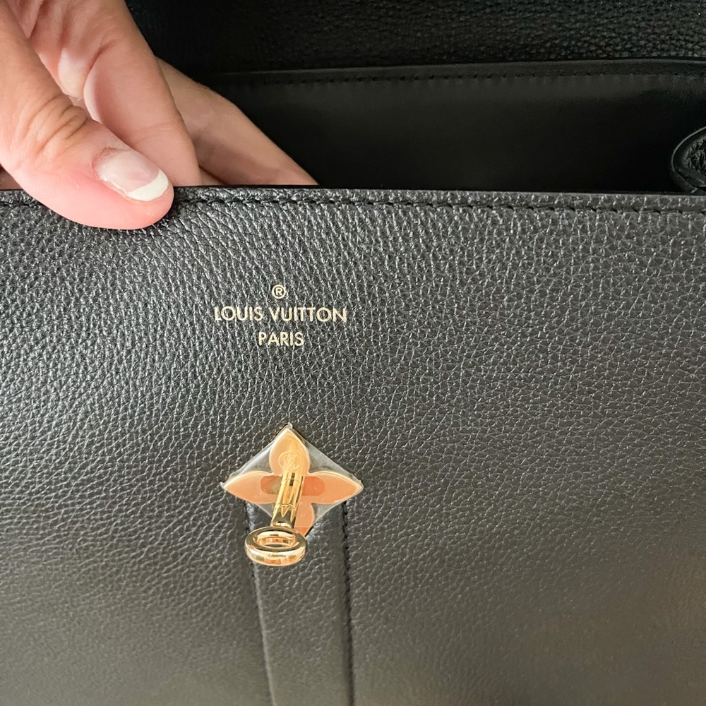 Louis Vuitton Rose Des Vents MM Grained Smooth Calfskin Black Leather Bag - Picture 9 of 15